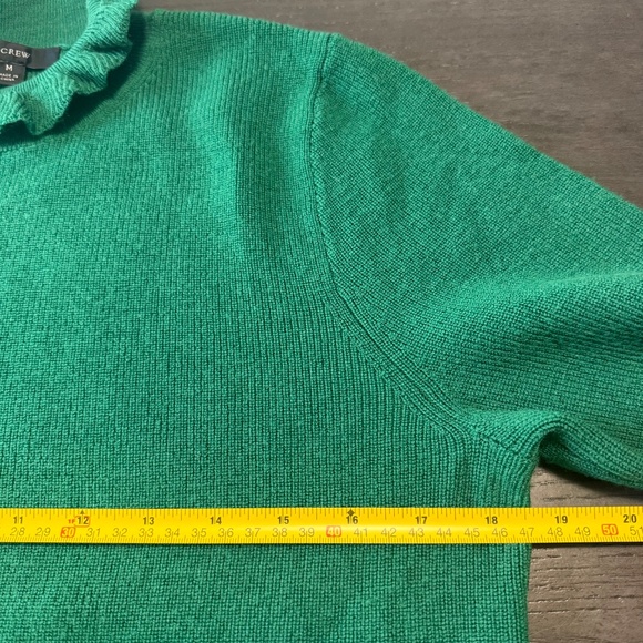 J Crew Women’s Merino Wool Ruffle Neck Green Sweater Size M - Picture 4 of 7